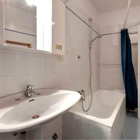 Apartment Malenchini 6 *